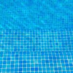 ¿Cómo aclarar el agua de la piscina de forma casera?