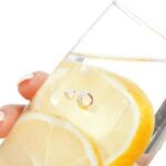 Cuánto tiempo se debe tomar agua con limón en ayunas
